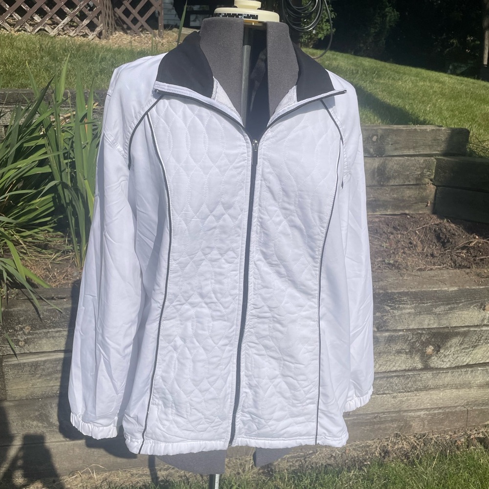 Activology Size 2X White and Black Zipup Jacket